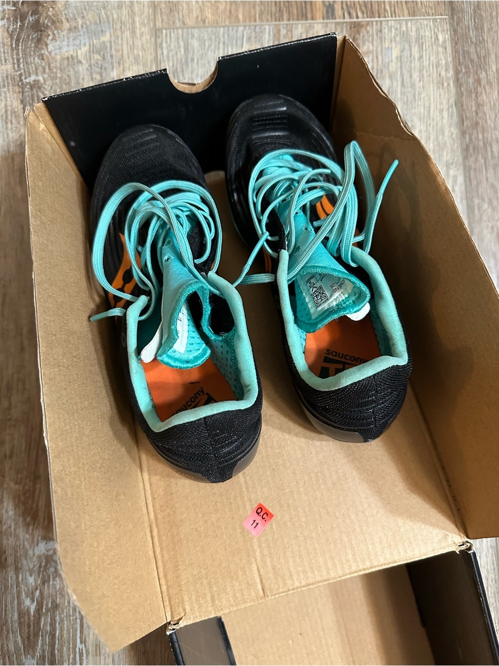 Saucony Women’s Black and Teal Lace-Up Running Spikes size 5.5 with original box